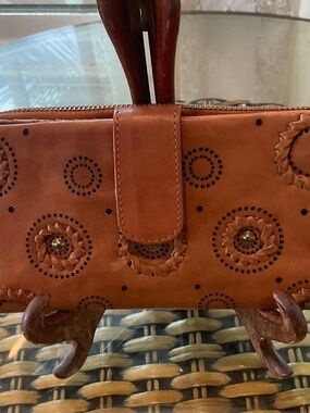 VILENCA Women’s Genuine Leather Wall